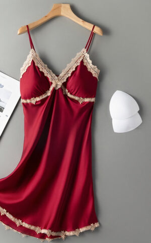 Nuisette Romantique en Col V "Rouge"