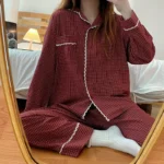 Ensemble de pyjama à carreaux pour femme