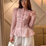 Blouse élégante en dentelle florale transparente