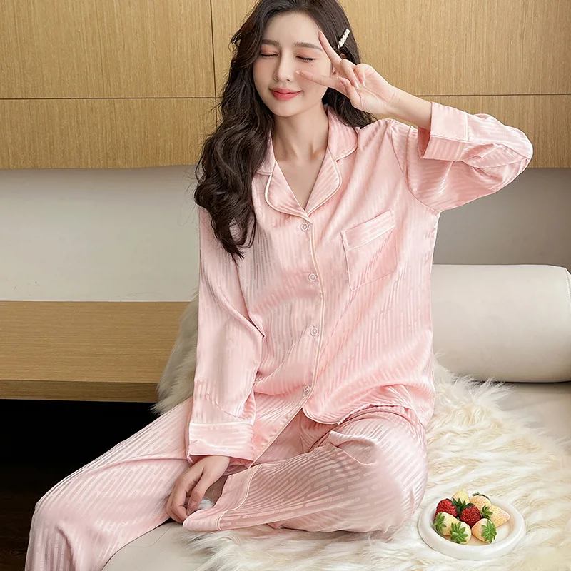 Pyjama pour femme en tissu effet – Image 3