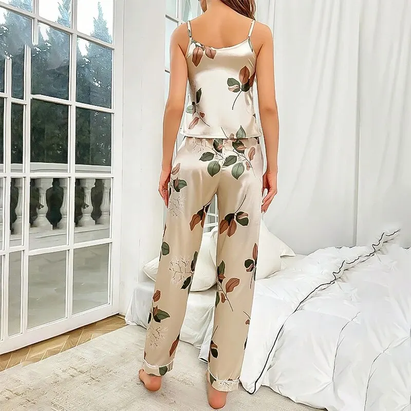 Pyjama élégant en satin pour femme – Image 2