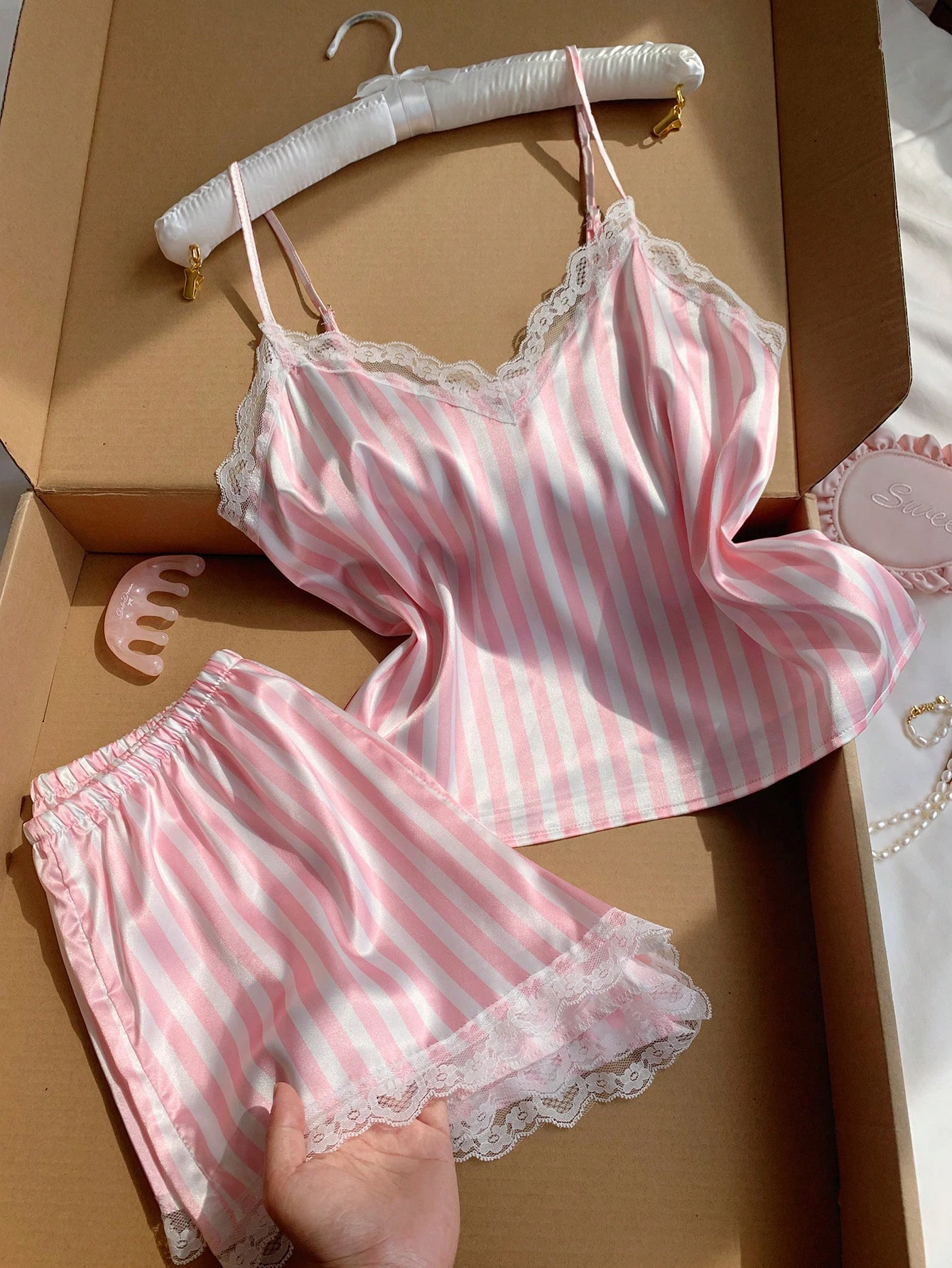 Pyjama deux pièces pour femme, col en V – Image 2