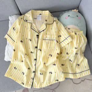 Pyjama d'été pour femme : ensemble short et haut à manches