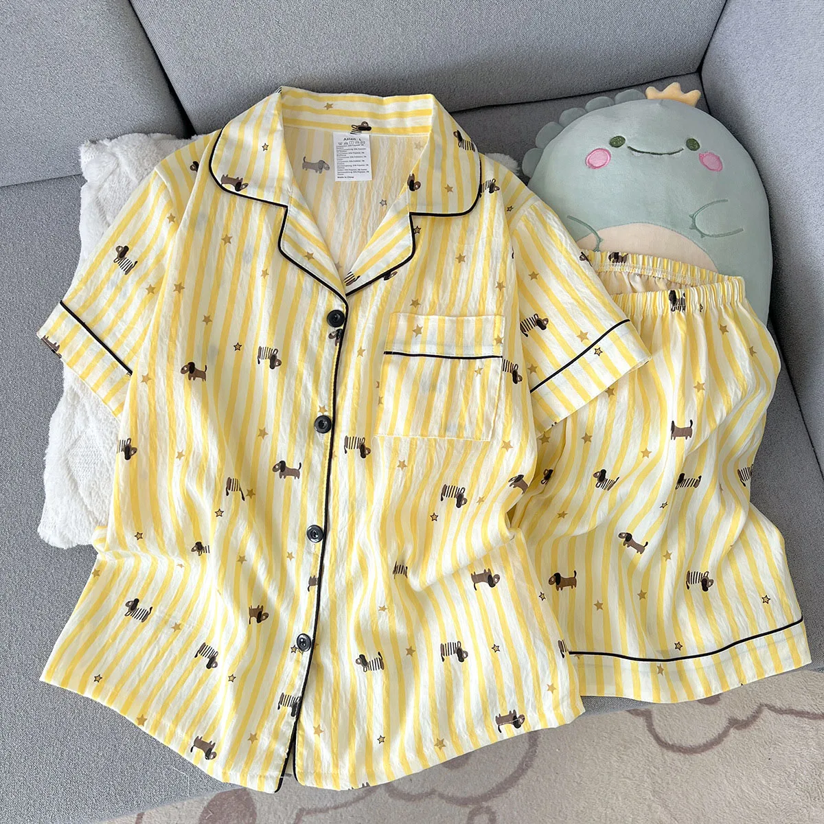 Pyjama d'été pour femme : ensemble short et haut à manches