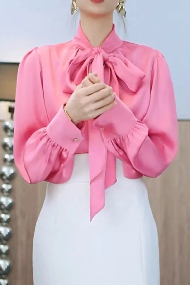 Blouse en satin pour femme avec nœud rose – Image 2