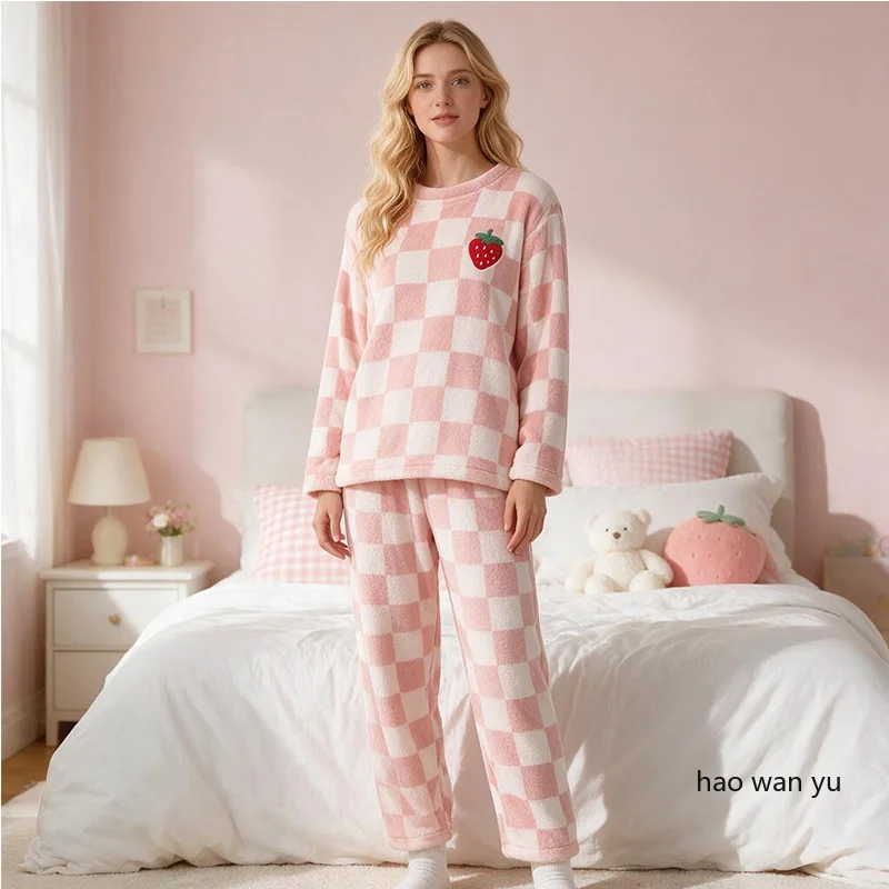 Pyjama grande taille pour femme en velours – Image 2