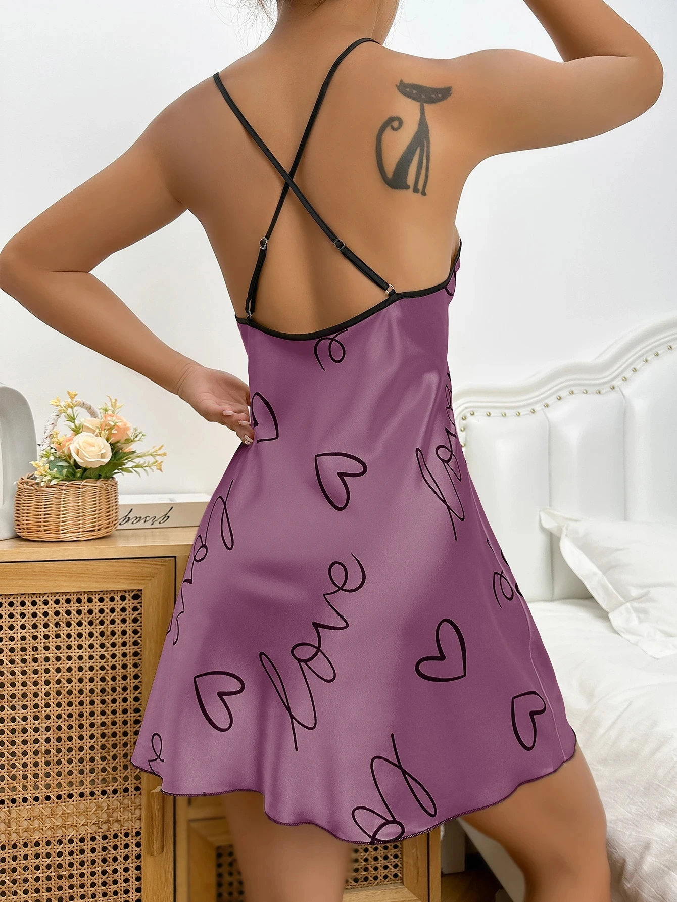 Chemise de nuit à motifs cœurs, élégante – Image 3